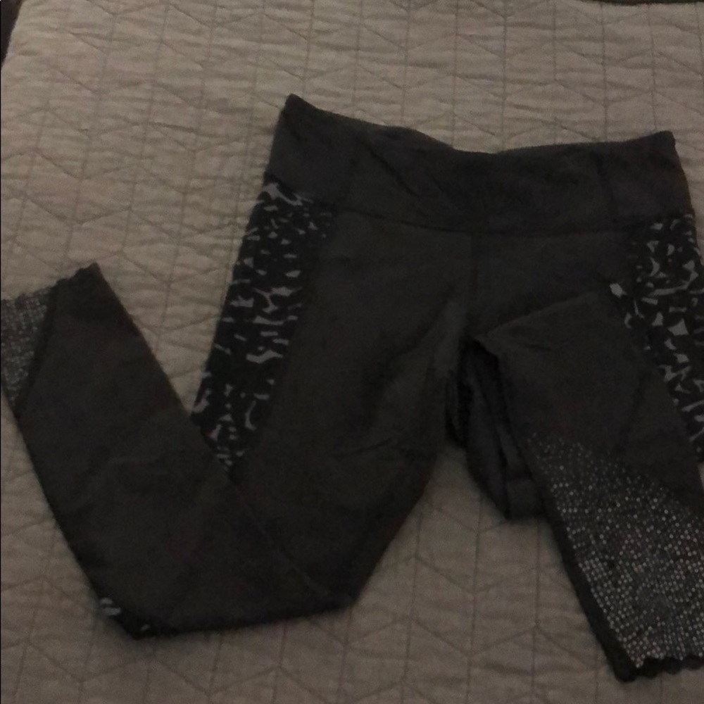 Lululemon leggings size 10 crop